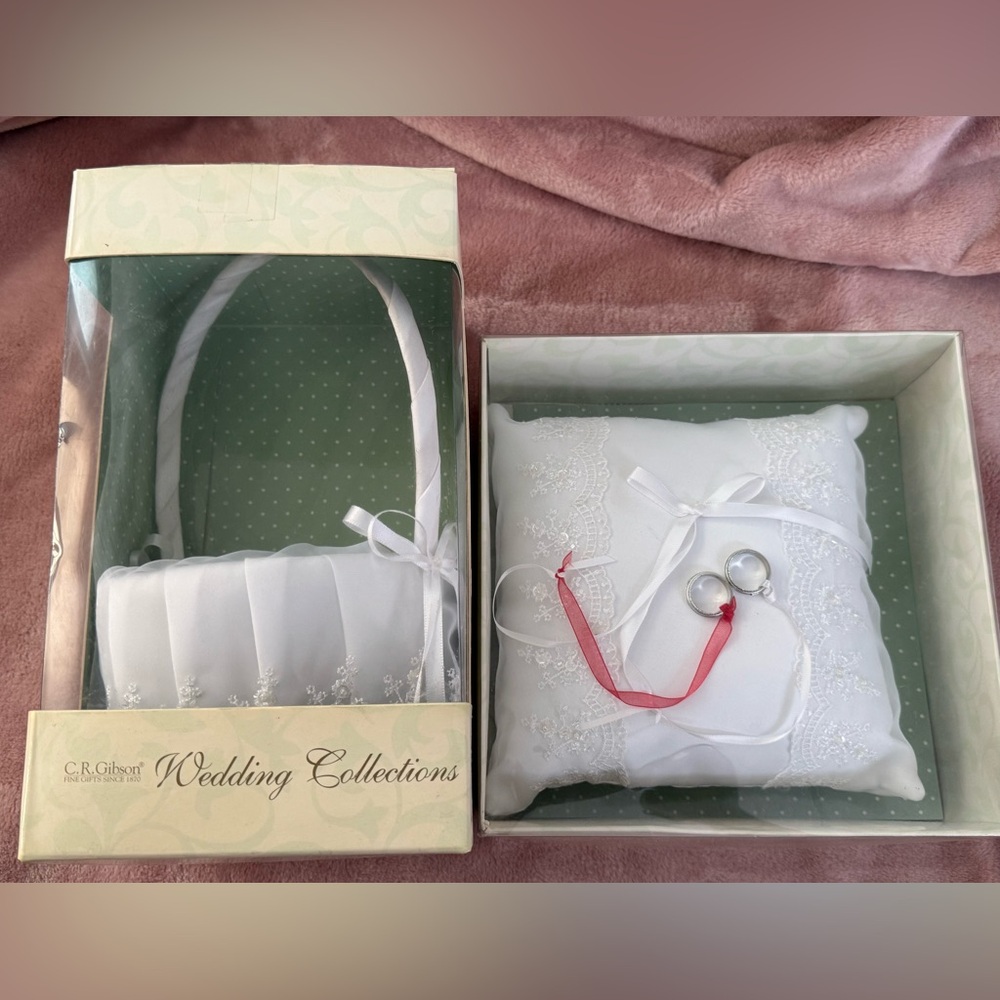 Wedding Flower Girl Basket & Ring bearer pillow/great Wedding Bundle!